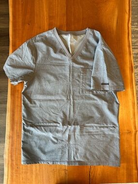 Jaanuu Men's V-Neck Scrub Top in Gray